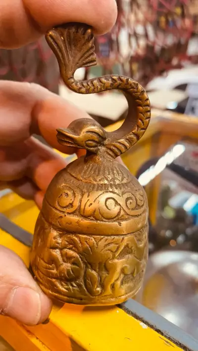 Campana decorativa de bronce - miniatura 4