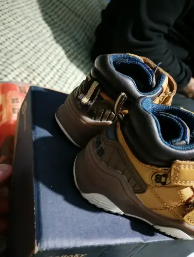 Zapatos de niños beige con velcro - miniatura 2