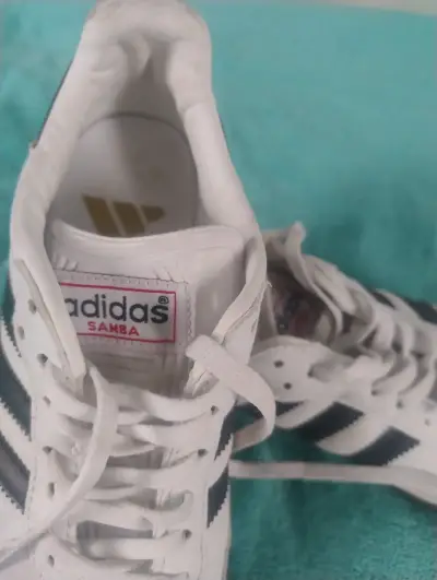 Zapatillas deportivas blancas y negras - miniatura 6