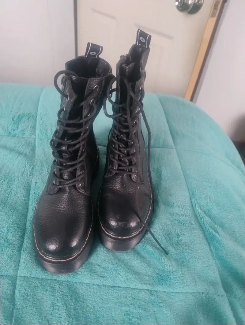 Botas negras con suela gruesa - 4