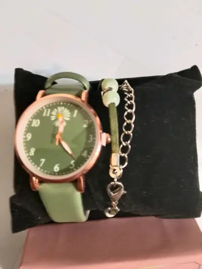 Reloj verde con brazalete - miniatura 1