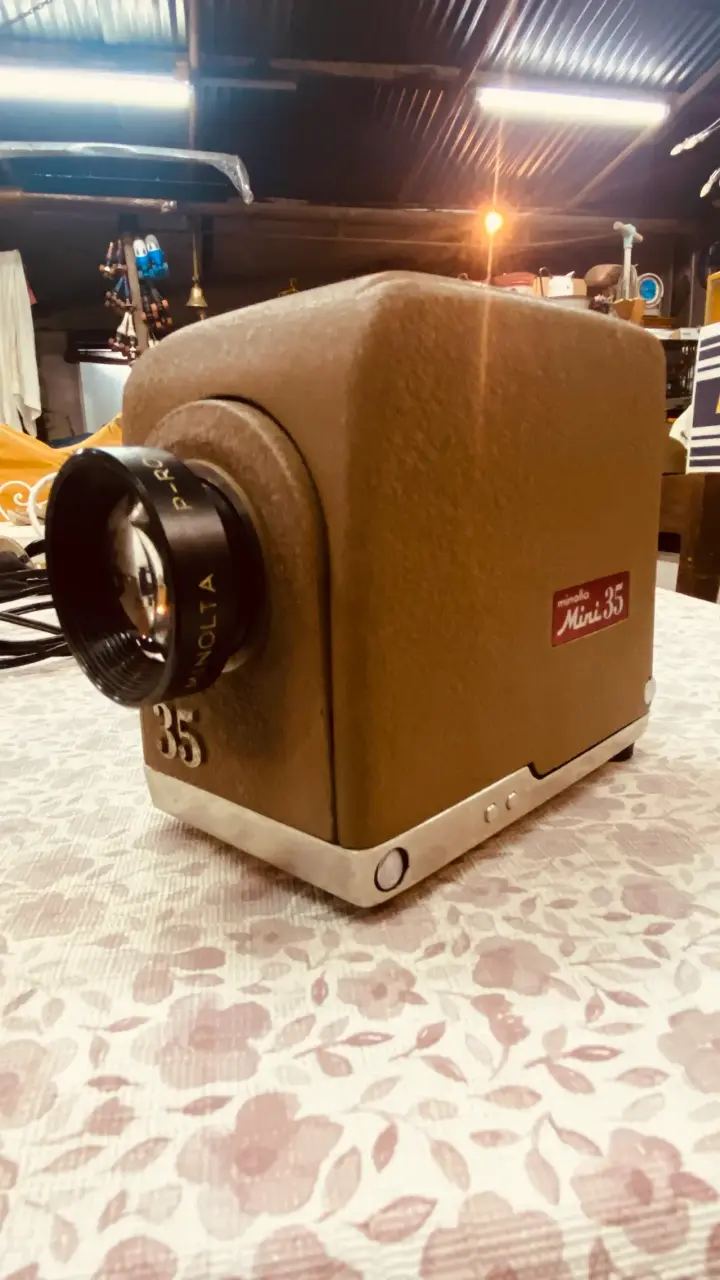 Proyector de diapositivas Minolta - 3