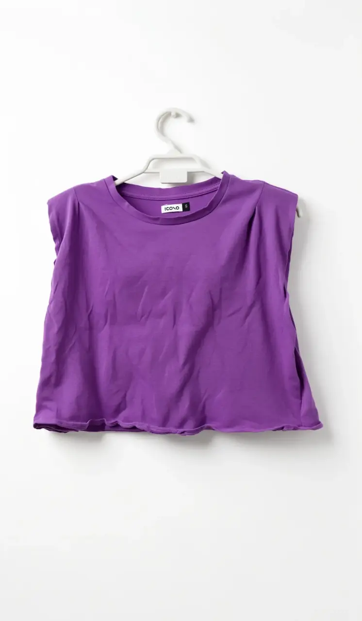 Polera morada sin mangas con hombreras - 1