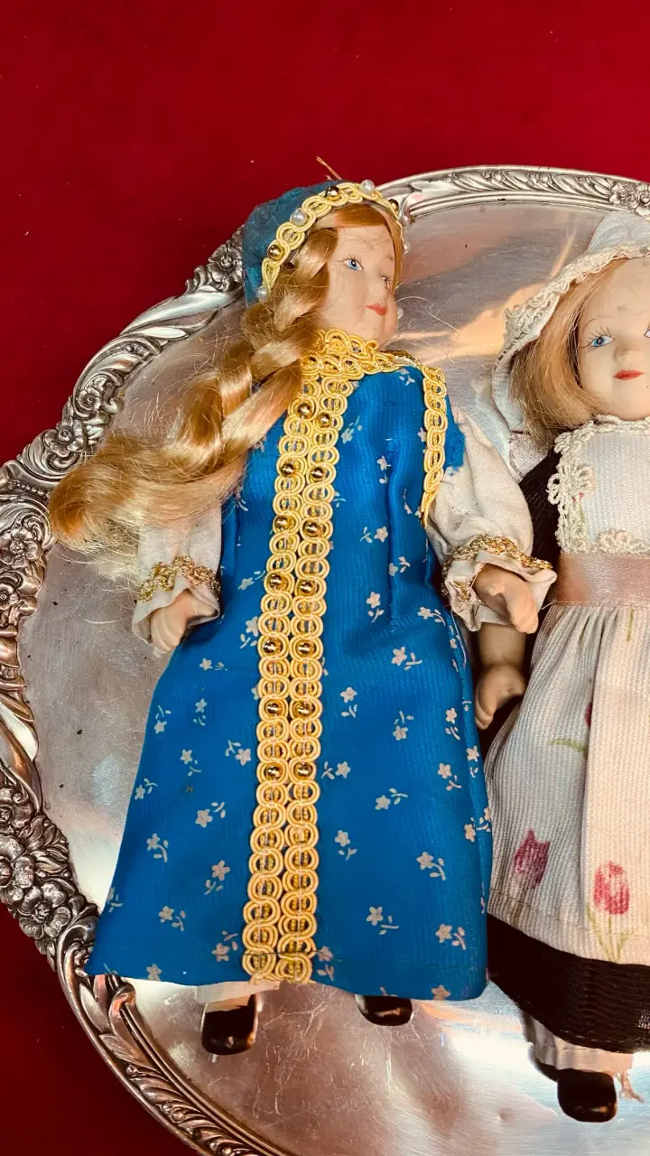 Muñecas de porcelana vestidas - 2
