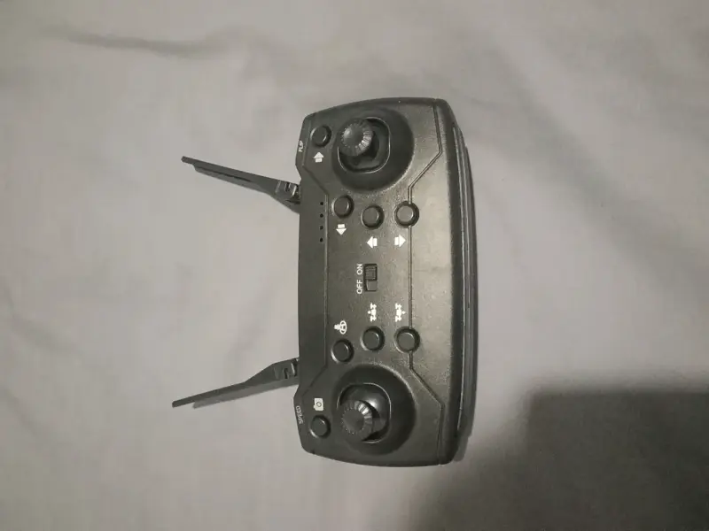 Drone con control remoto y estuche - 4