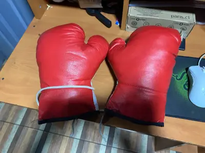 Guantes de boxeo clasicos blancos y rojos - miniatura 2