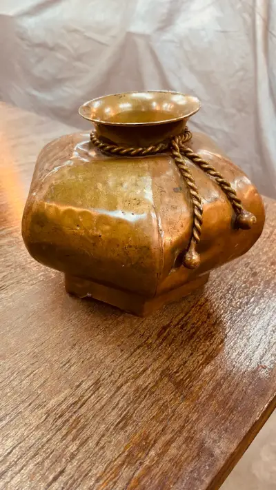 Florero de bronce vintage - miniatura 5
