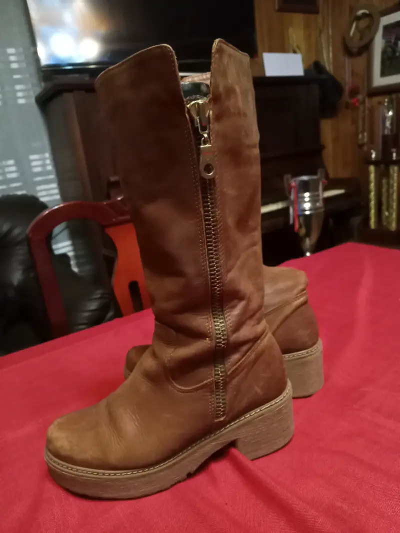 Botas cafe de cuero con cierre - 1