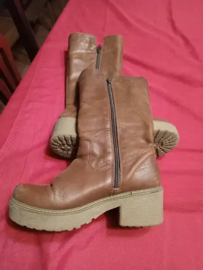 Botas cafe de cuero con cierre - miniatura 4