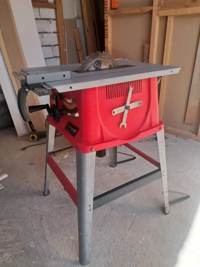 Sierra de mesa Einhell roja - 3