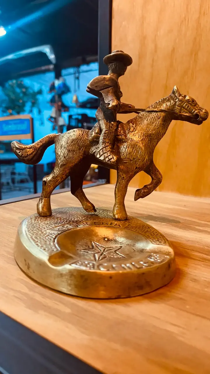 Figura de bronce huaso chileno - 1