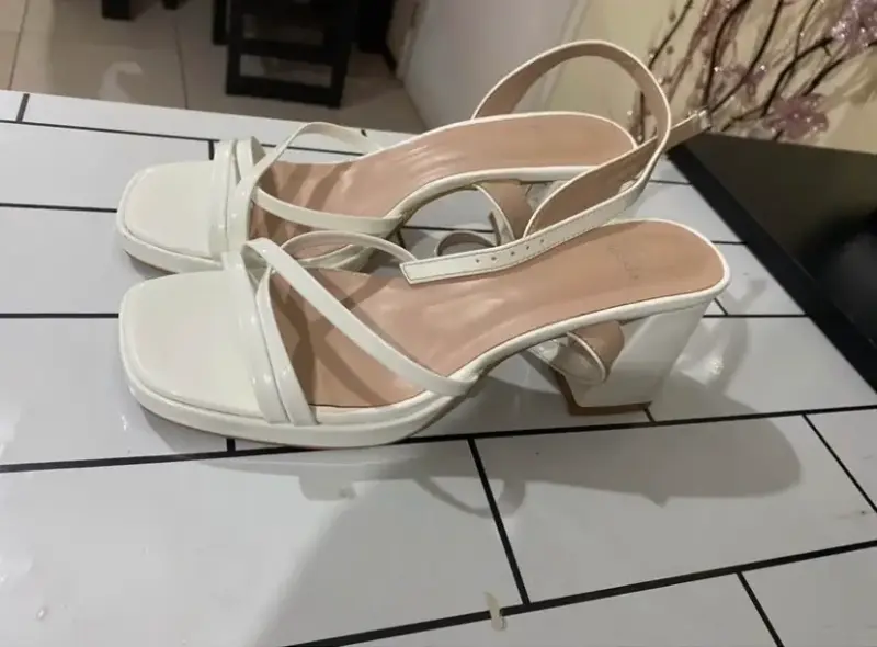 Sandalias de tacón blancas - 2