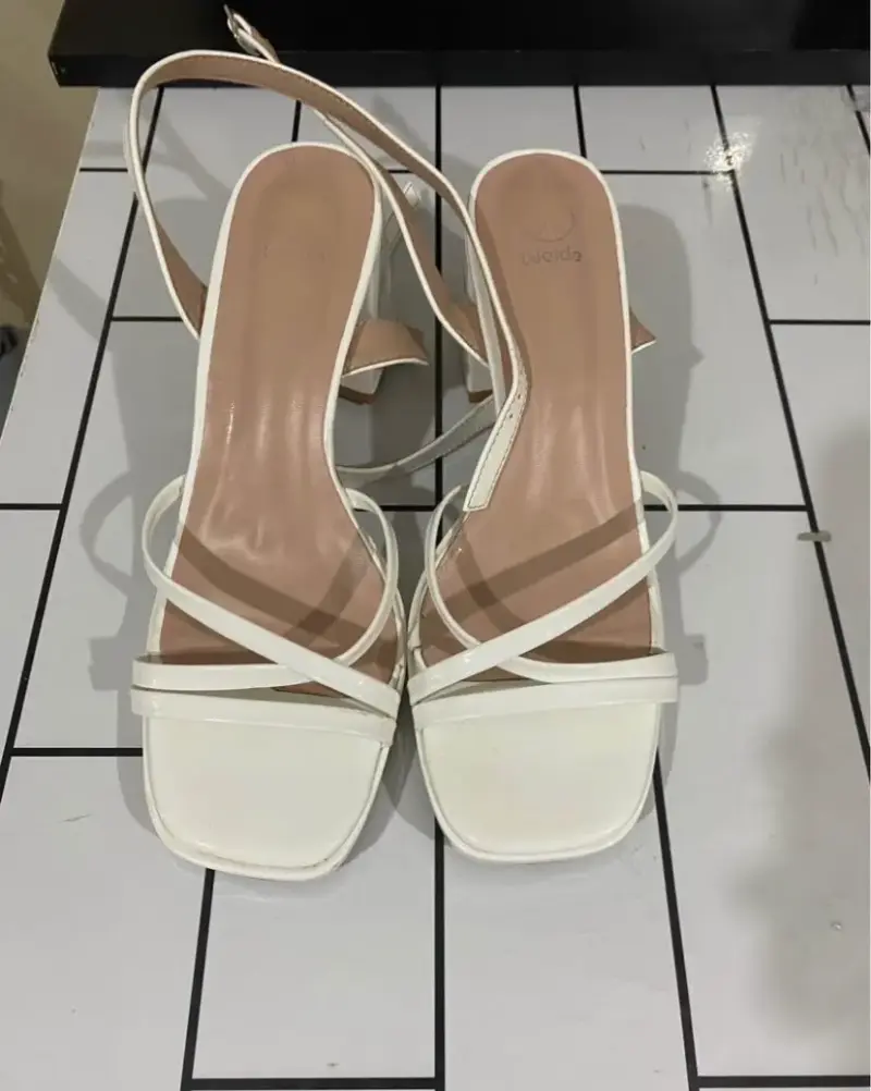 Sandalias de tacón blancas - 4