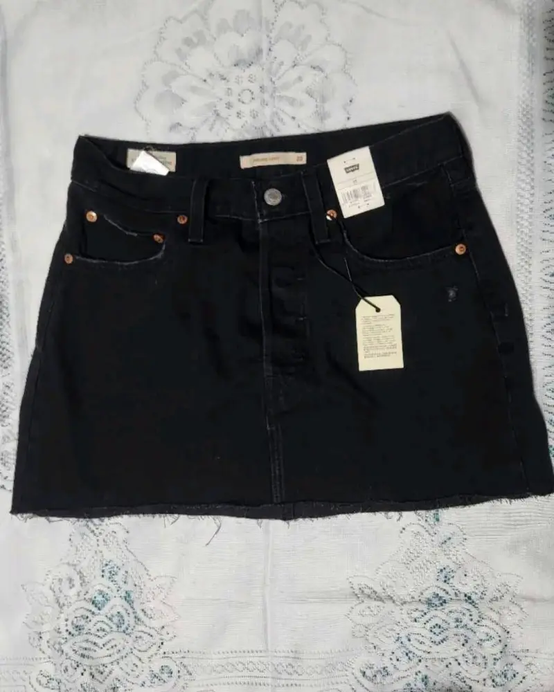 Falda levis negra de mezclilla - 1