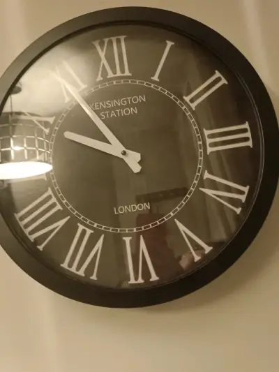 Reloj de pared estilo clásico - miniatura 3