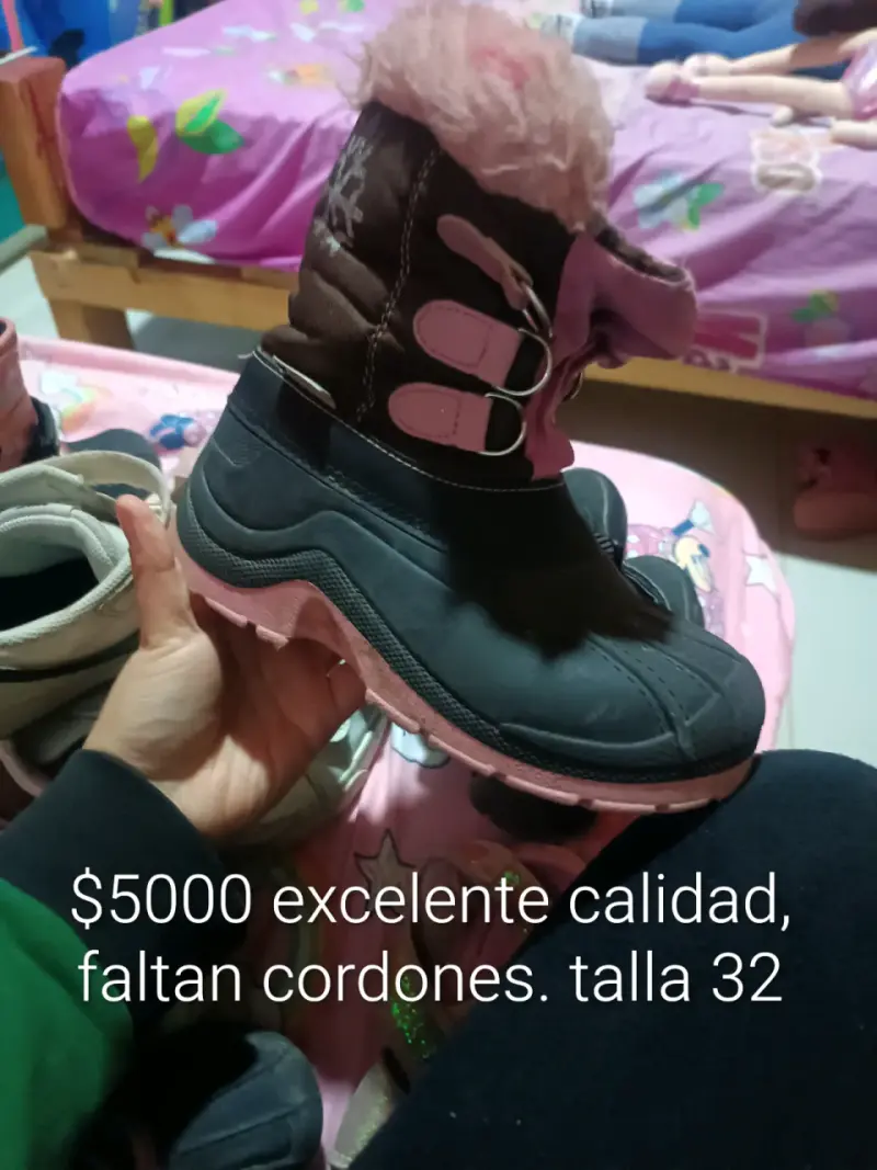 Botas de nieve color café y rosado