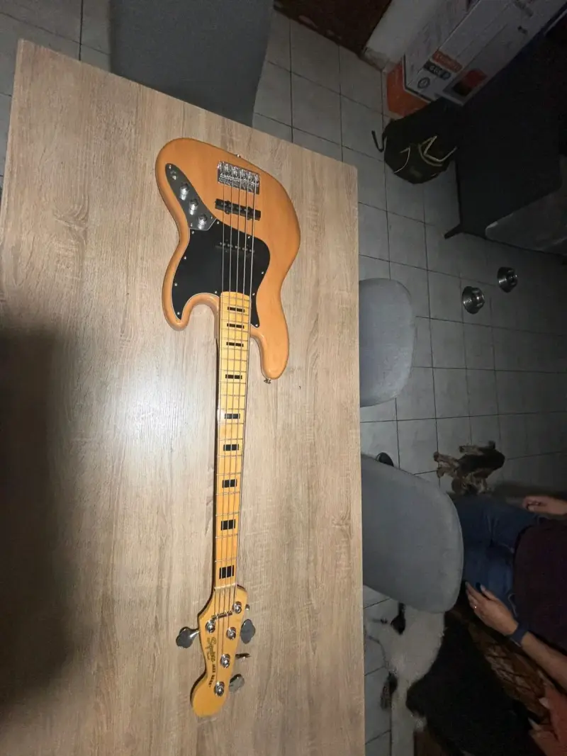 Bajo eléctrico madera natural - 1