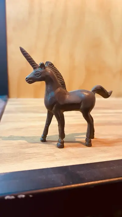 Figura de unicornio en bronce - miniatura 2