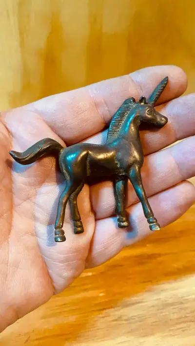 Figura de unicornio en bronce - miniatura 3