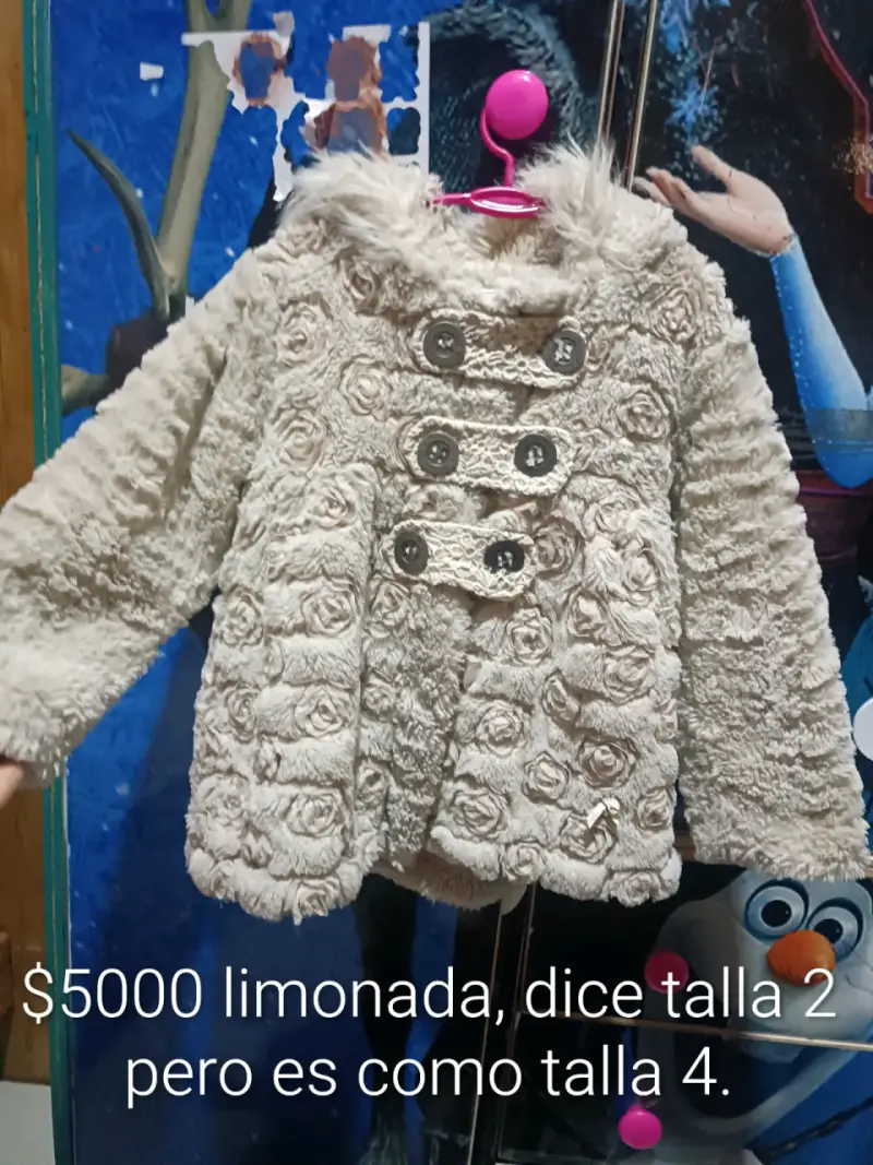 Abrigo infantil con diseño floral