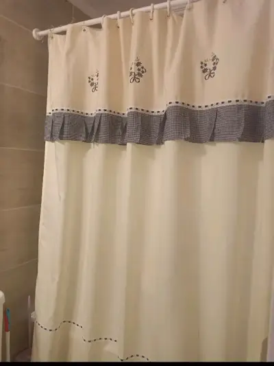 Juego de baño bordado con flores azules - miniatura 6