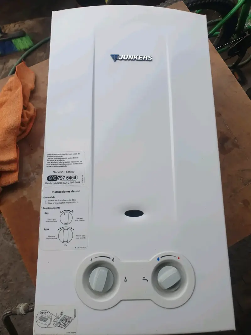 Calefactor de pared blanco - 2