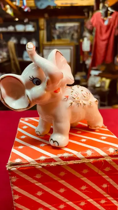 Figura de elefante porcelana - miniatura 1