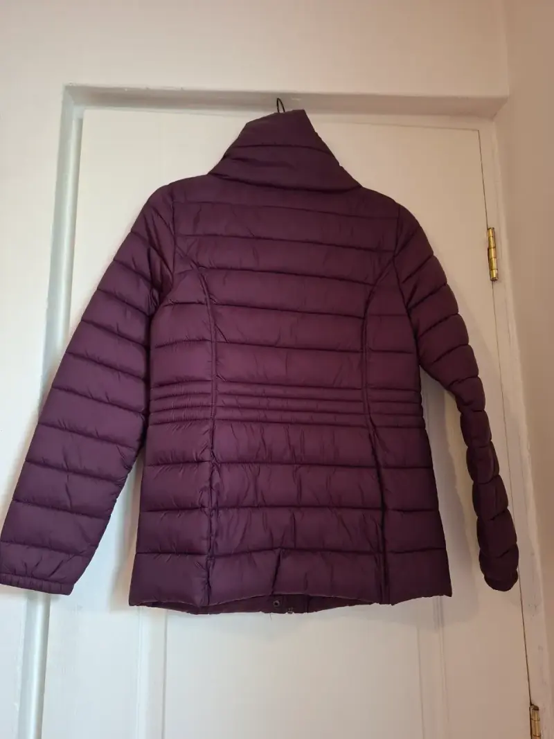 Chaqueta acolchada morada de mujer - 2
