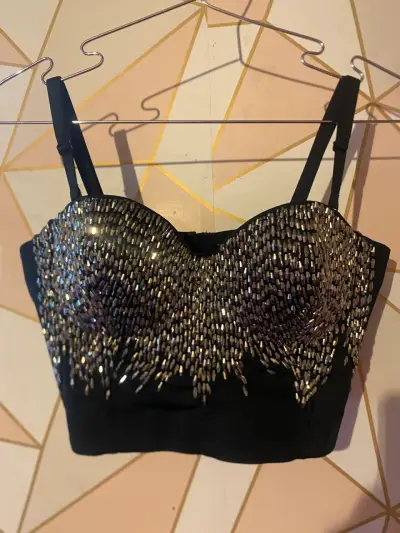 Top negro con detalles brillantes - miniatura 1
