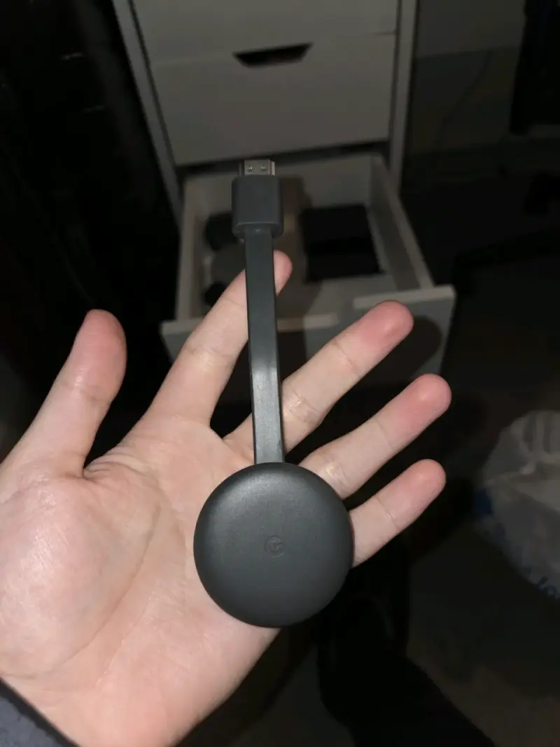 Chromecast 3 negro en buen estado - 1