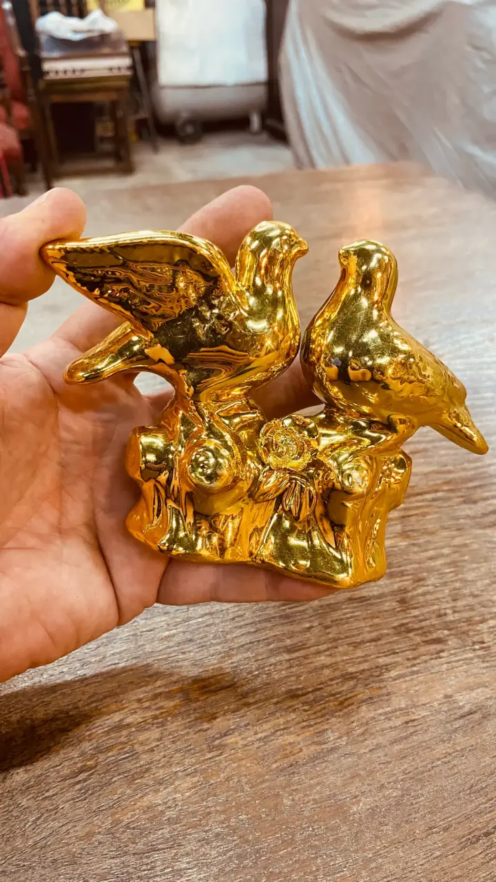 Escultura de aves doradas cerámica - 1