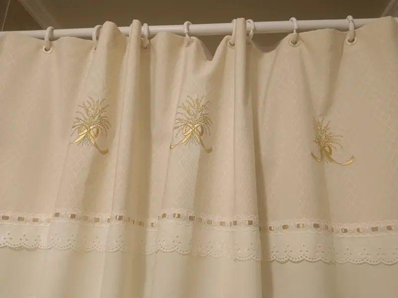 Cortina de baño beige bordada - 1