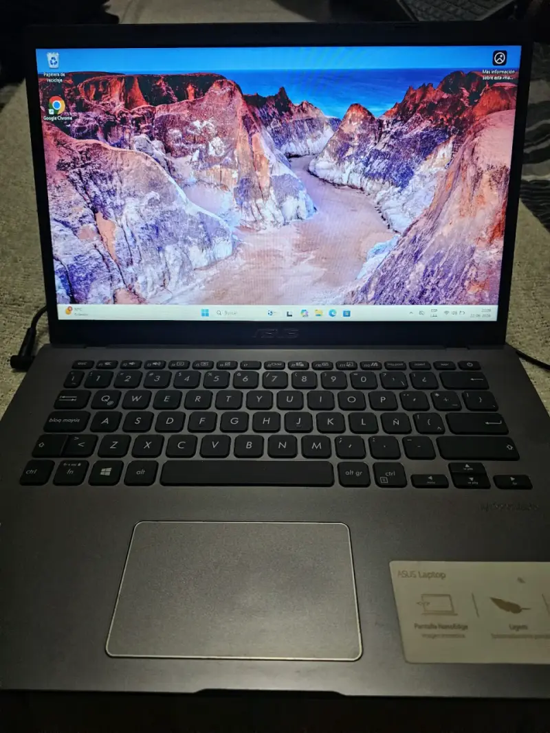 Notebook ASUS con cargador - 6
