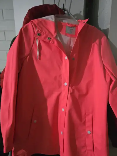 Chaqueta impermeable rosa intenso - miniatura 1