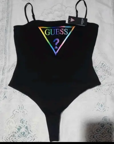 Body negro GUESS con logo multicolor talla M - miniatura 1