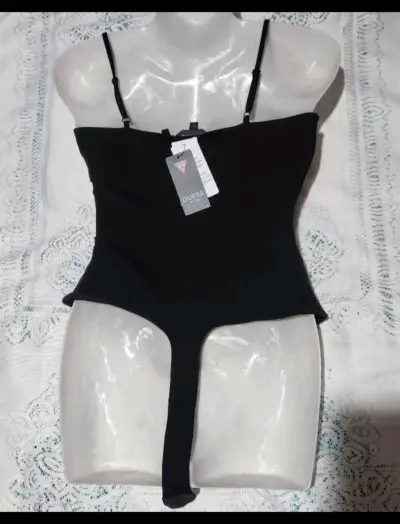 Body negro GUESS con logo multicolor talla M - miniatura 4
