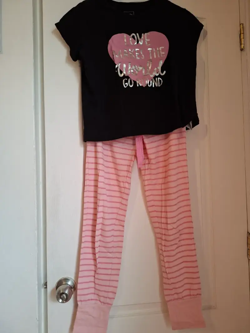 Pijama de mujer negro y rosado - 1