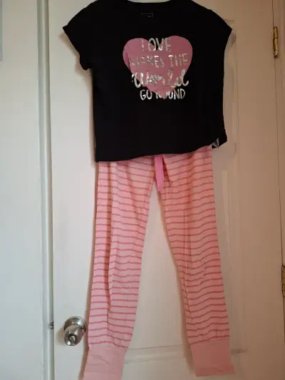 Pijama de mujer negro y rosado - miniatura 1