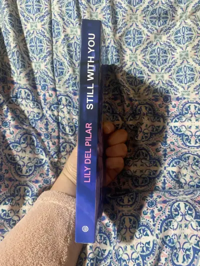 Libro 'Still With You' de Lily del Pilar - miniatura 3