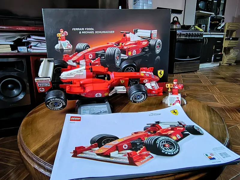 LEGO Ferrari F2004 - 1