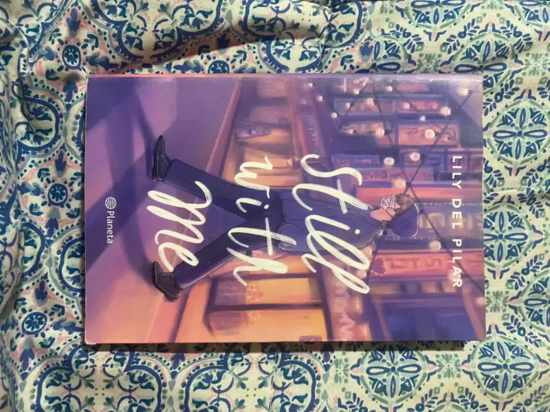 Libro “Still With Me” de Lily del Pilar - 1