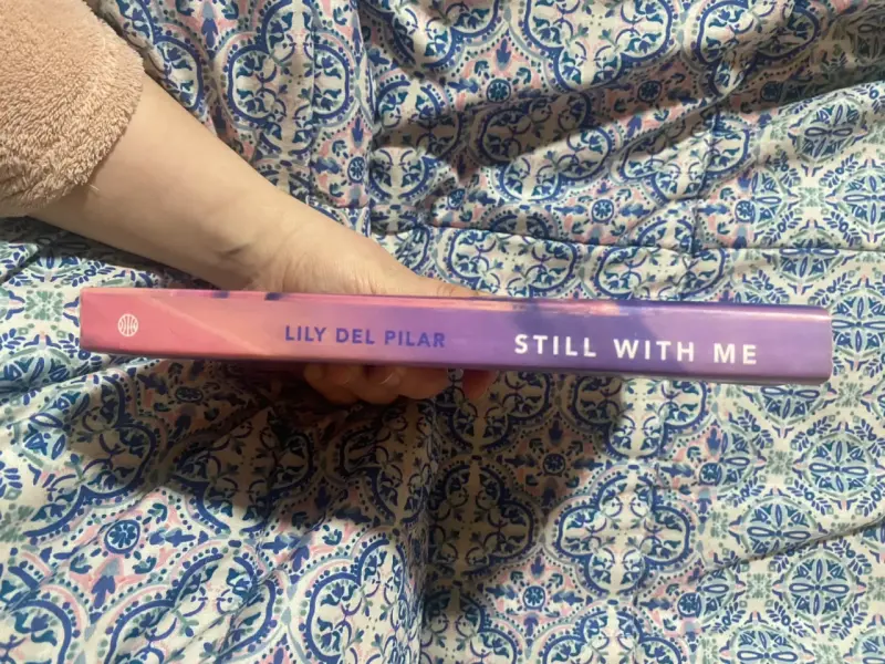 Libro “Still With Me” de Lily del Pilar - 3