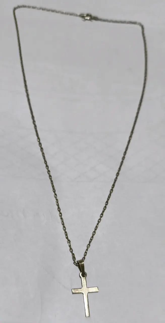 Collar con crucifijo de plata categoría 925
