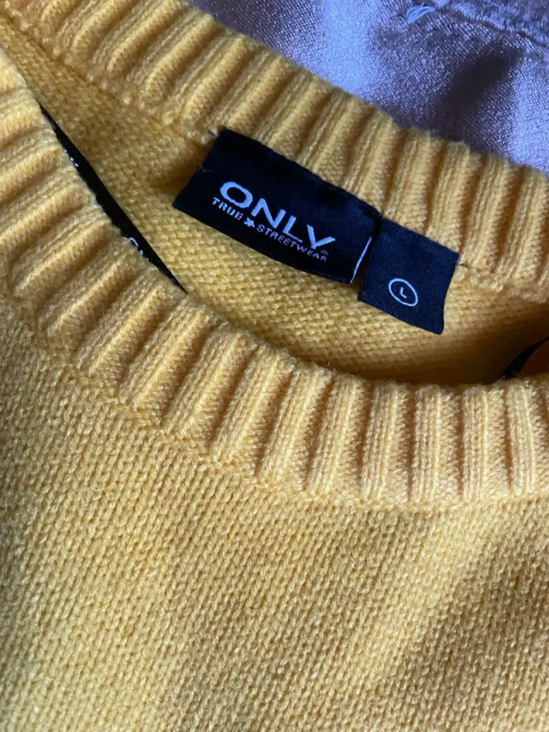 Sweater - 4