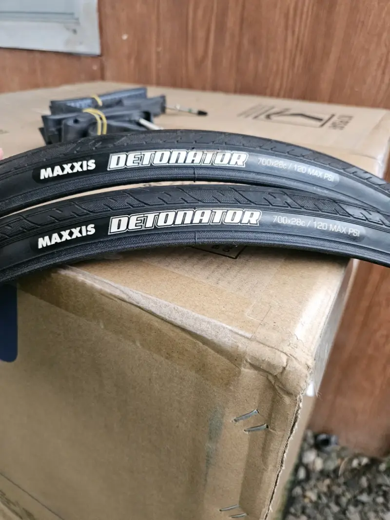 Neumaticos bicicleta Maxxis 700x28c - 2