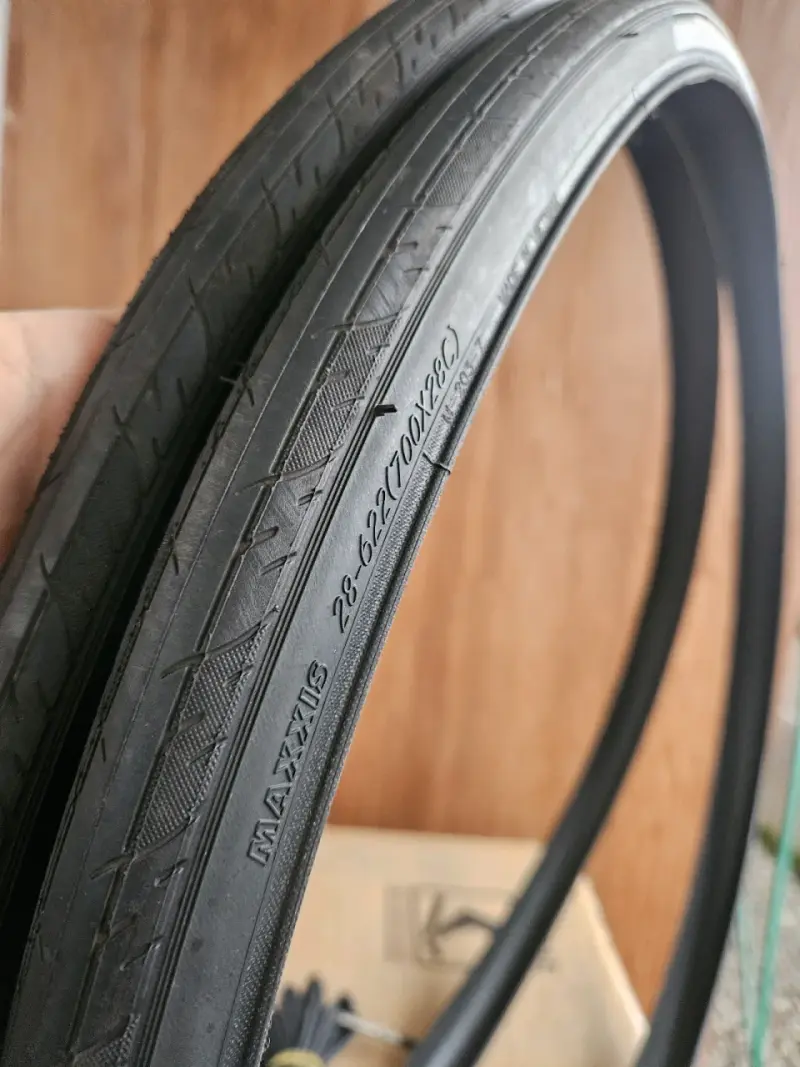 Neumaticos bicicleta Maxxis 700x28c - 4