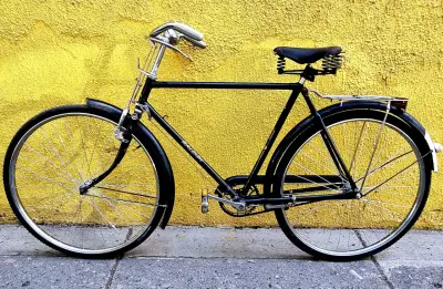 Bicicleta Raleig vintage negra invreible estado - miniatura 2