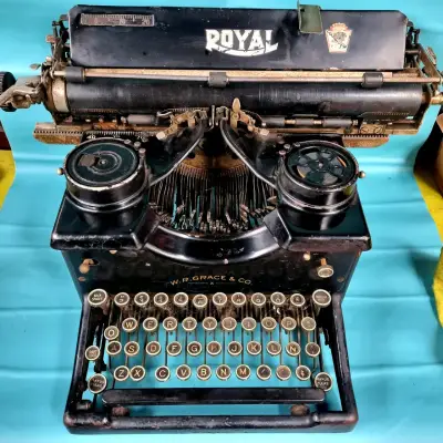 Máquina de escribir vintage Royal - miniatura 1
