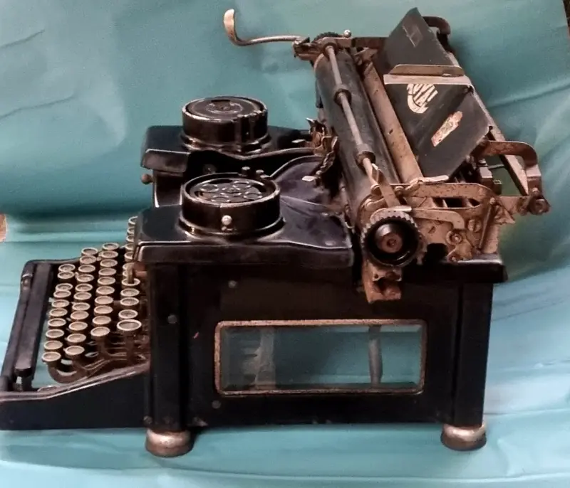 Máquina de escribir vintage Royal - 4