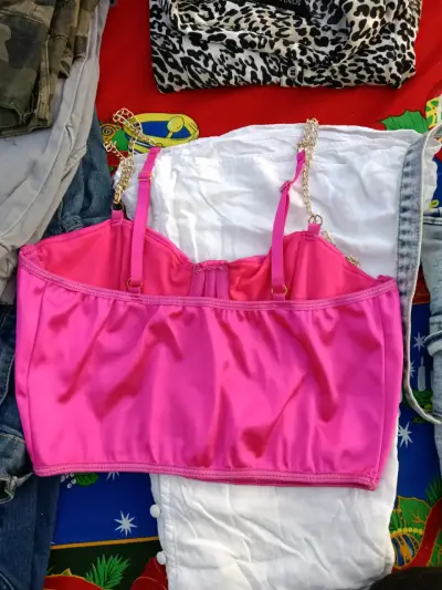 Top fucsia con cadenas - miniatura 2